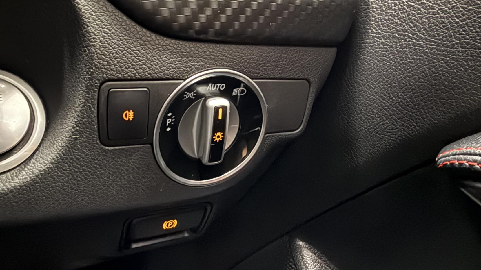 Mercedes-Benz A Class 2.1 A200d AMG Line (Premium Plus) Hatchback 5dr Diesel 7G-DCT Euro 6 (s/s) (136 ps)