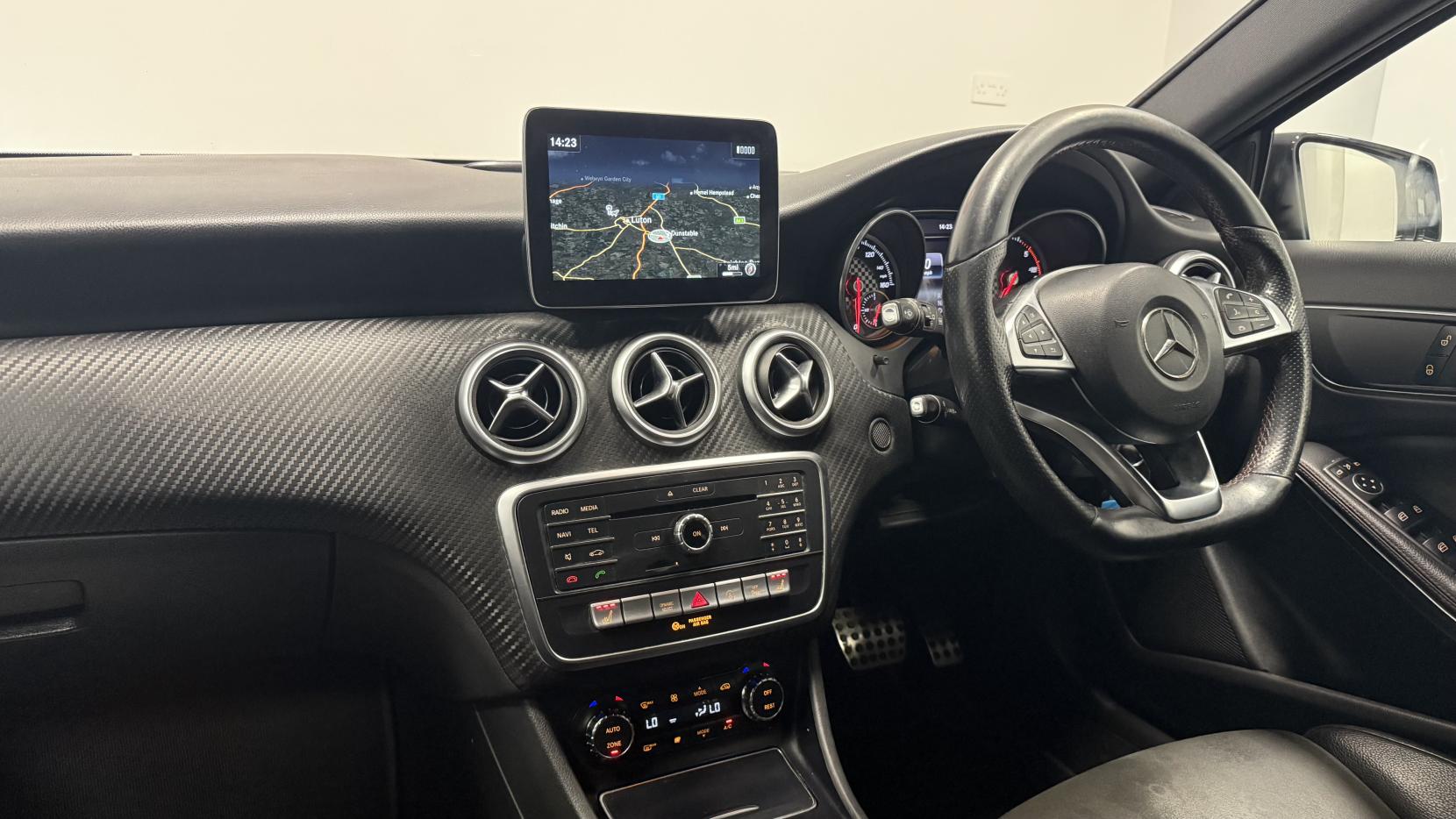 Mercedes-Benz A Class 2.1 A200d AMG Line (Premium) Hatchback 5dr Diesel 7G-DCT Euro 6 (s/s) (136 ps)