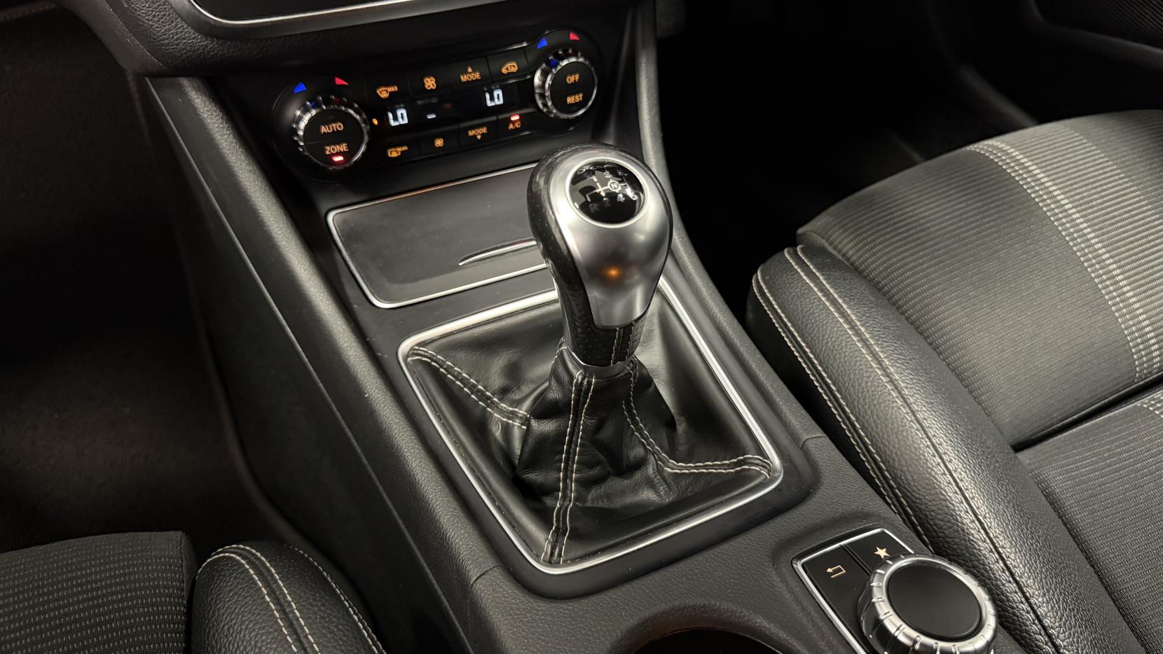 Mercedes-Benz CLA 2.1 CLA200d Sport Coupe 4dr Diesel Manual Euro 6 (s/s) (136 ps)