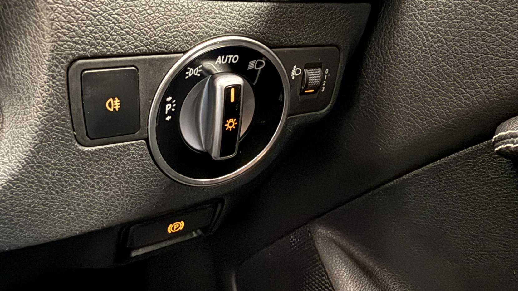 Mercedes-Benz CLA 2.1 CLA200d Sport Coupe 4dr Diesel Manual Euro 6 (s/s) (136 ps)