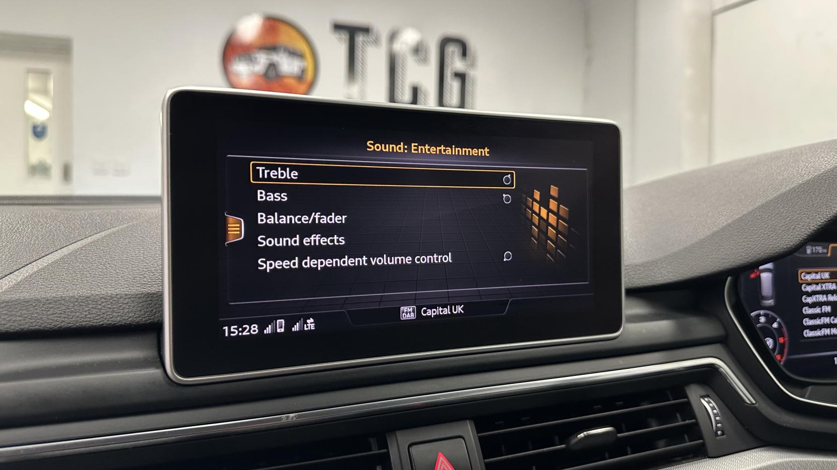 Audi A4 Avant 2.0 TDI ultra Sport Estate 5dr Diesel S Tronic Euro 6 (s/s) (190 ps)