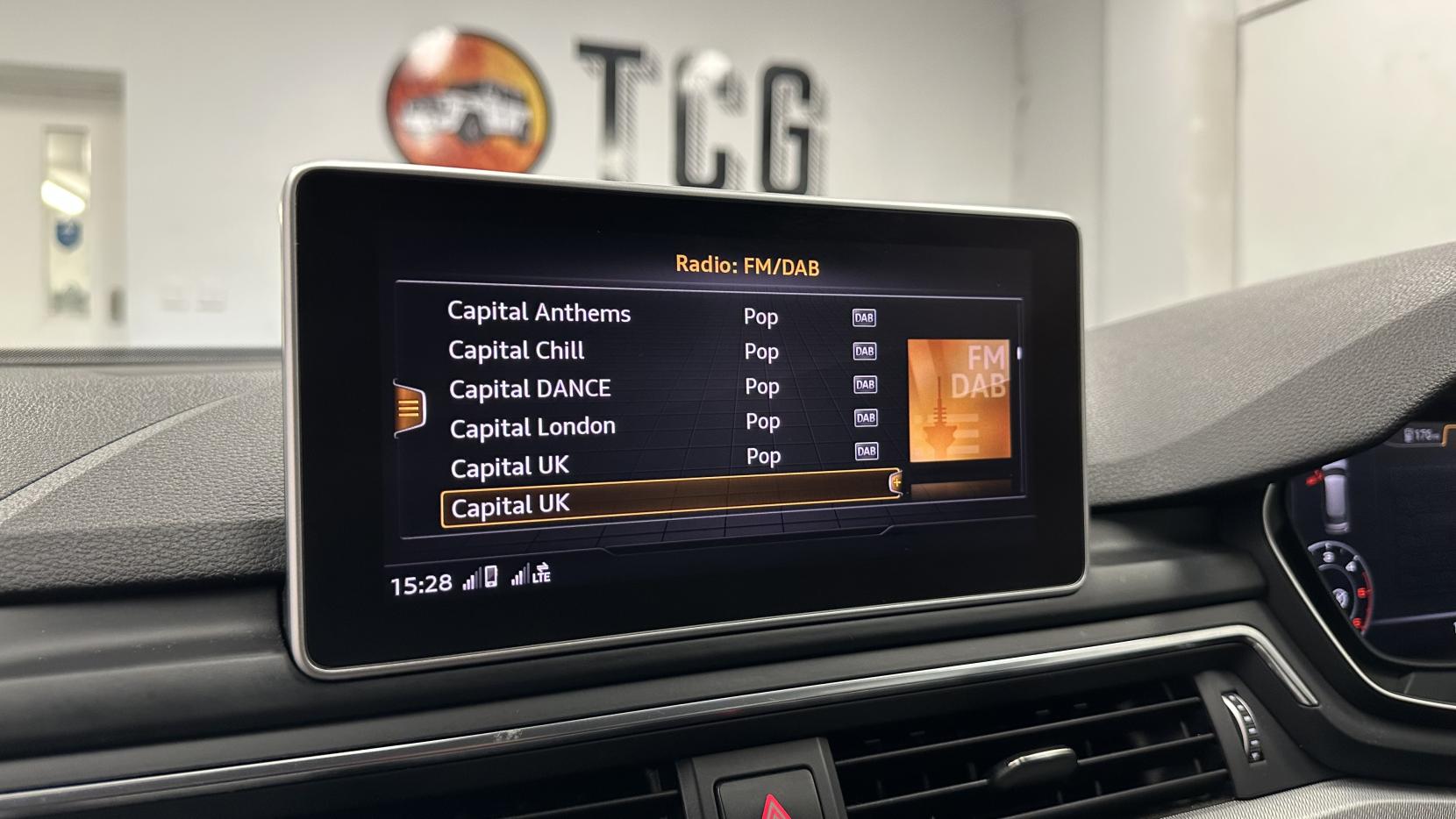 Audi A4 Avant 2.0 TDI ultra Sport Estate 5dr Diesel S Tronic Euro 6 (s/s) (190 ps)