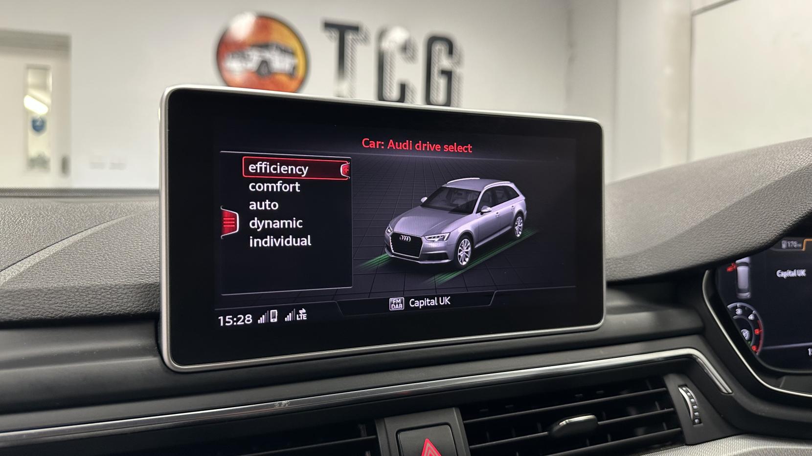 Audi A4 Avant 2.0 TDI ultra Sport Estate 5dr Diesel S Tronic Euro 6 (s/s) (190 ps)