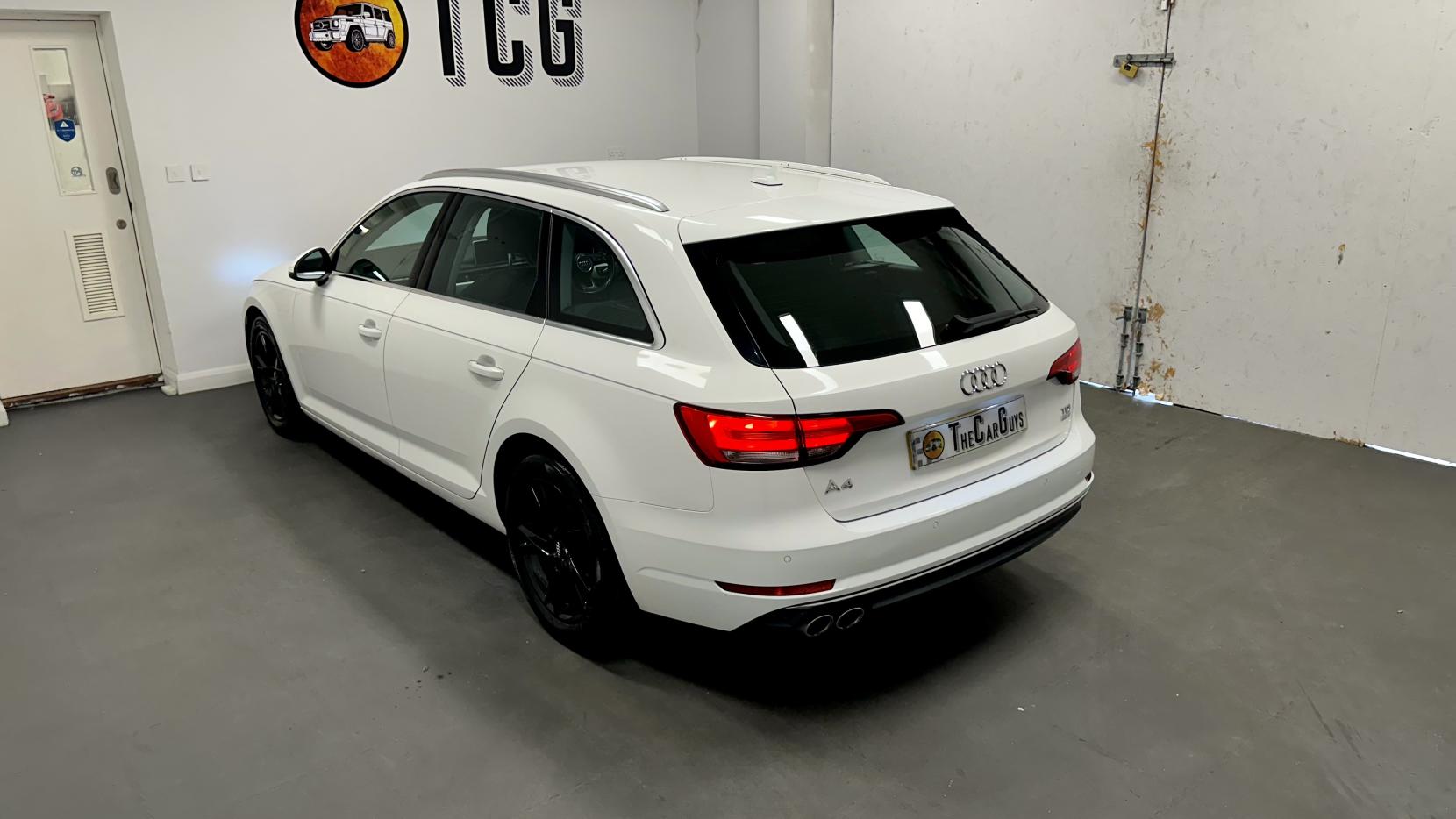Audi A4 Avant 2.0 TDI ultra Sport Estate 5dr Diesel S Tronic Euro 6 (s/s) (190 ps)