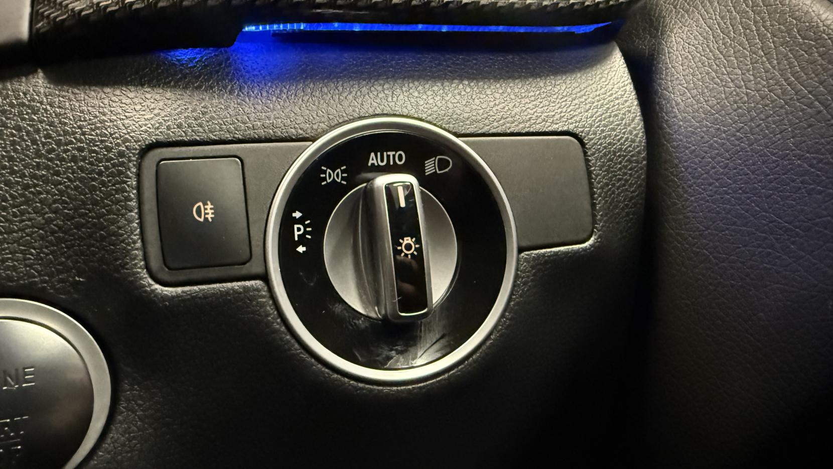 Mercedes-Benz B Class 2.1 B200d AMG Line (Premium Plus) MPV 5dr Diesel 7G-DCT Euro 6 (s/s) (136 ps)