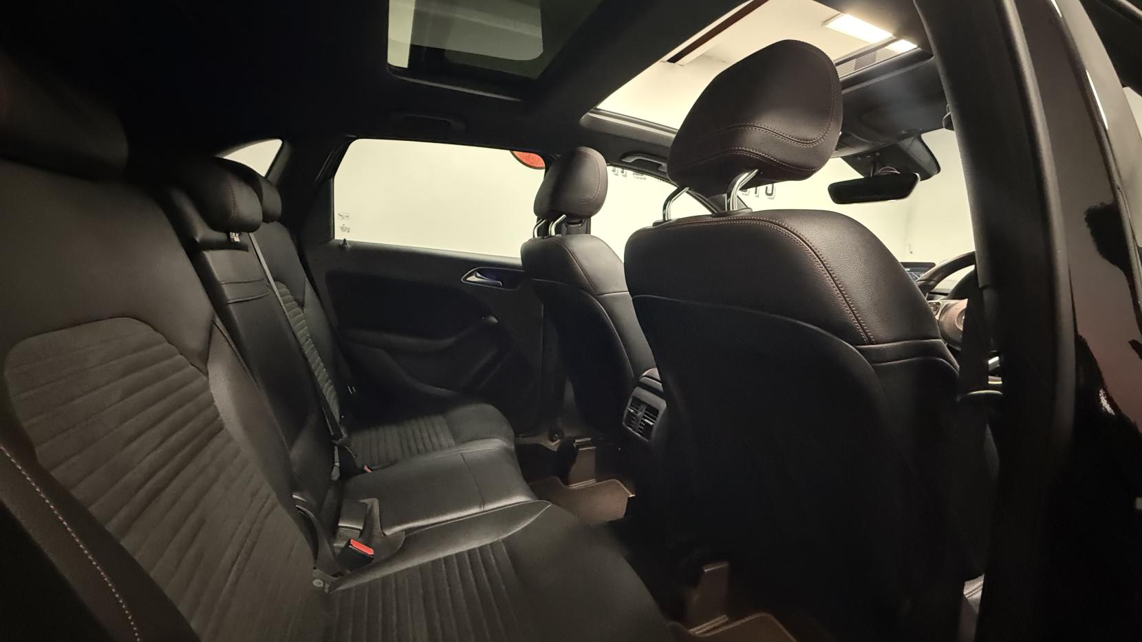 Mercedes-Benz B Class 2.1 B200d AMG Line (Premium Plus) MPV 5dr Diesel 7G-DCT Euro 6 (s/s) (136 ps)