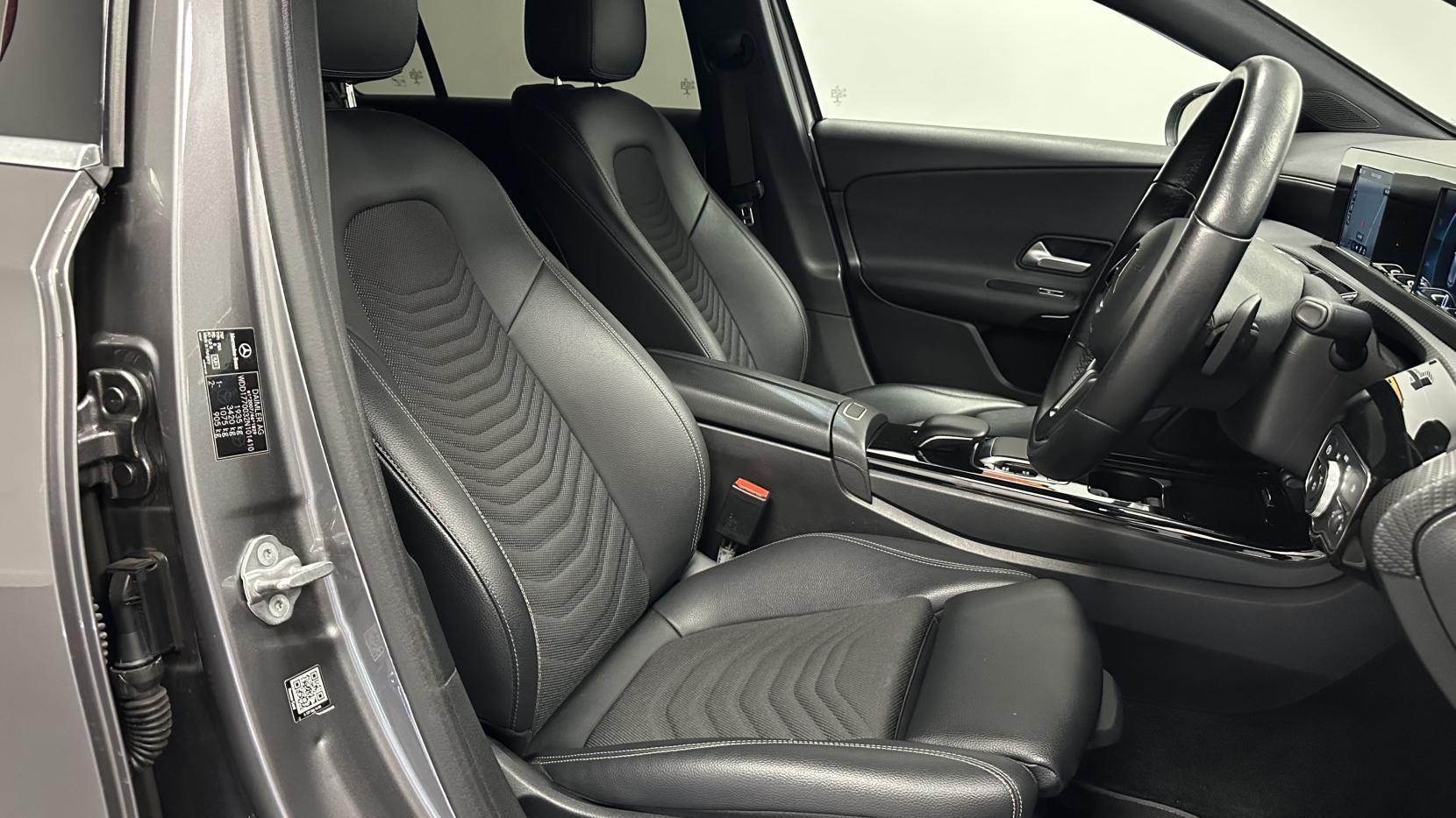Mercedes-Benz A Class 1.5 A180d SE Hatchback 5dr Diesel 7G-DCT Euro 6 (s/s) (116 ps)