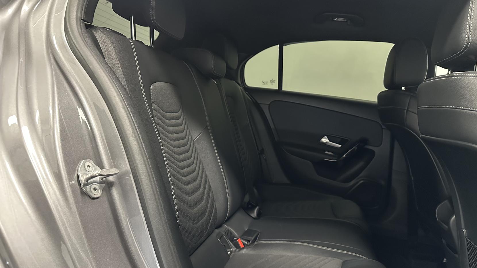 Mercedes-Benz A Class 1.5 A180d SE Hatchback 5dr Diesel 7G-DCT Euro 6 (s/s) (116 ps)
