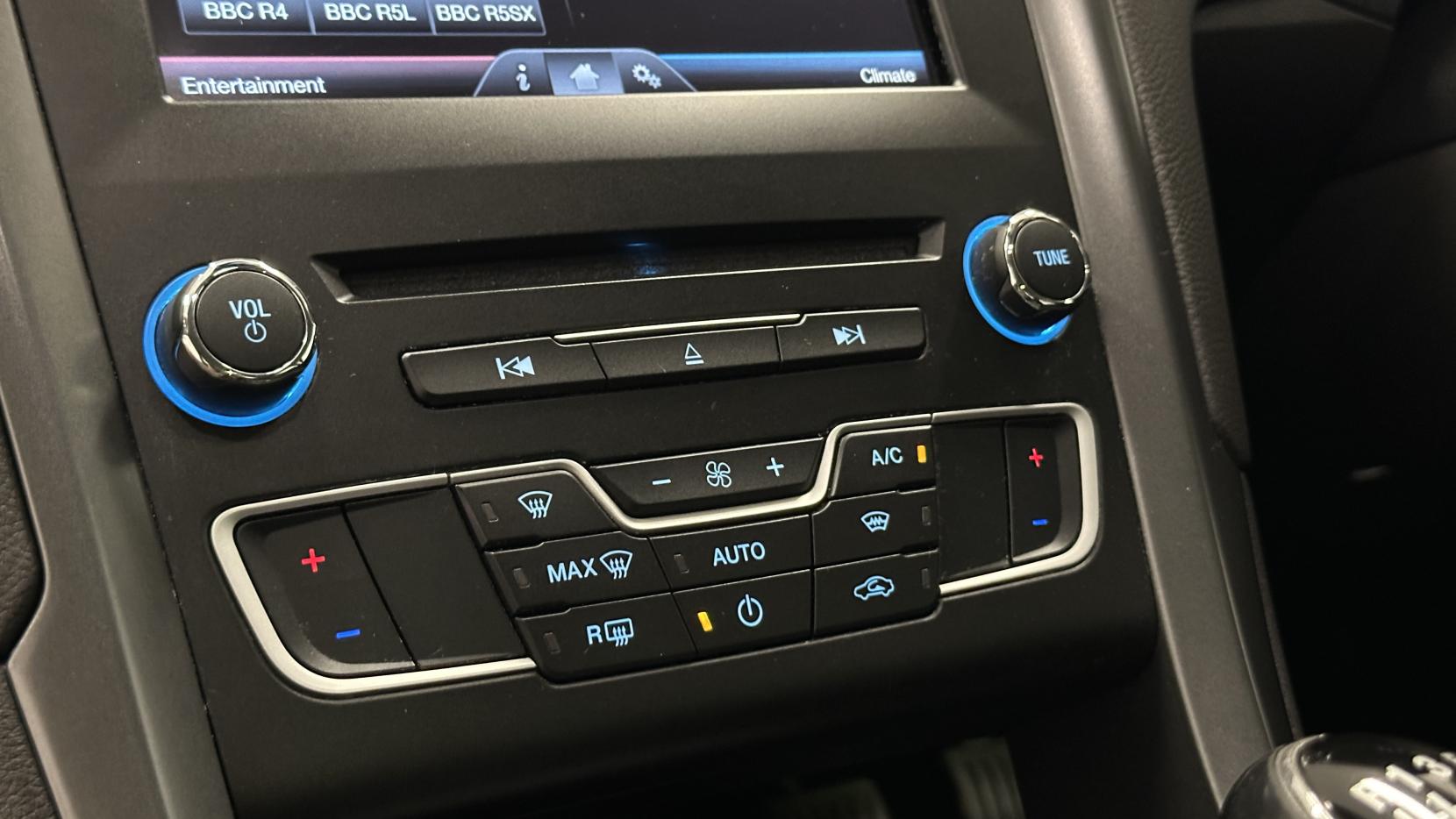 Ford Mondeo 2.0 TDCi Titanium Hatchback 5dr Diesel Manual Euro 6 (s/s) (150 ps)