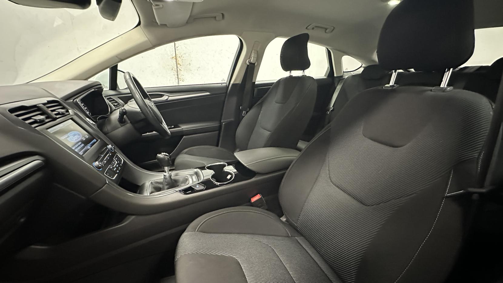 Ford Mondeo 2.0 TDCi Titanium Hatchback 5dr Diesel Manual Euro 6 (s/s) (150 ps)