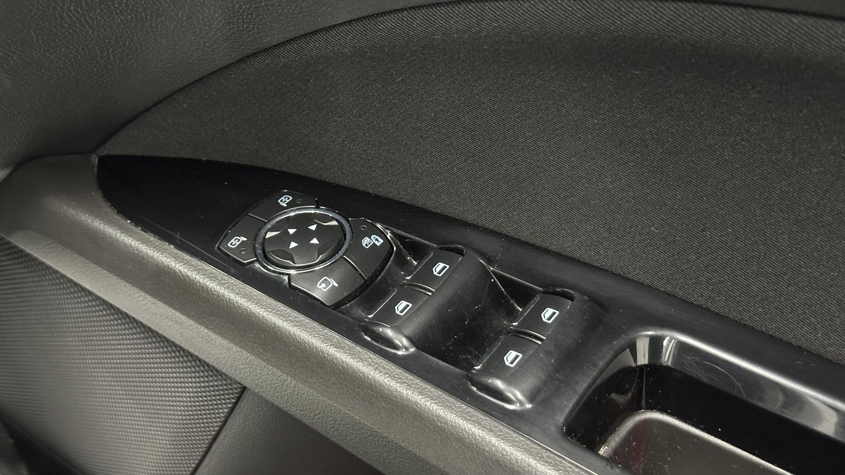 Ford Mondeo 2.0 TDCi Titanium Hatchback 5dr Diesel Manual Euro 6 (s/s) (150 ps)