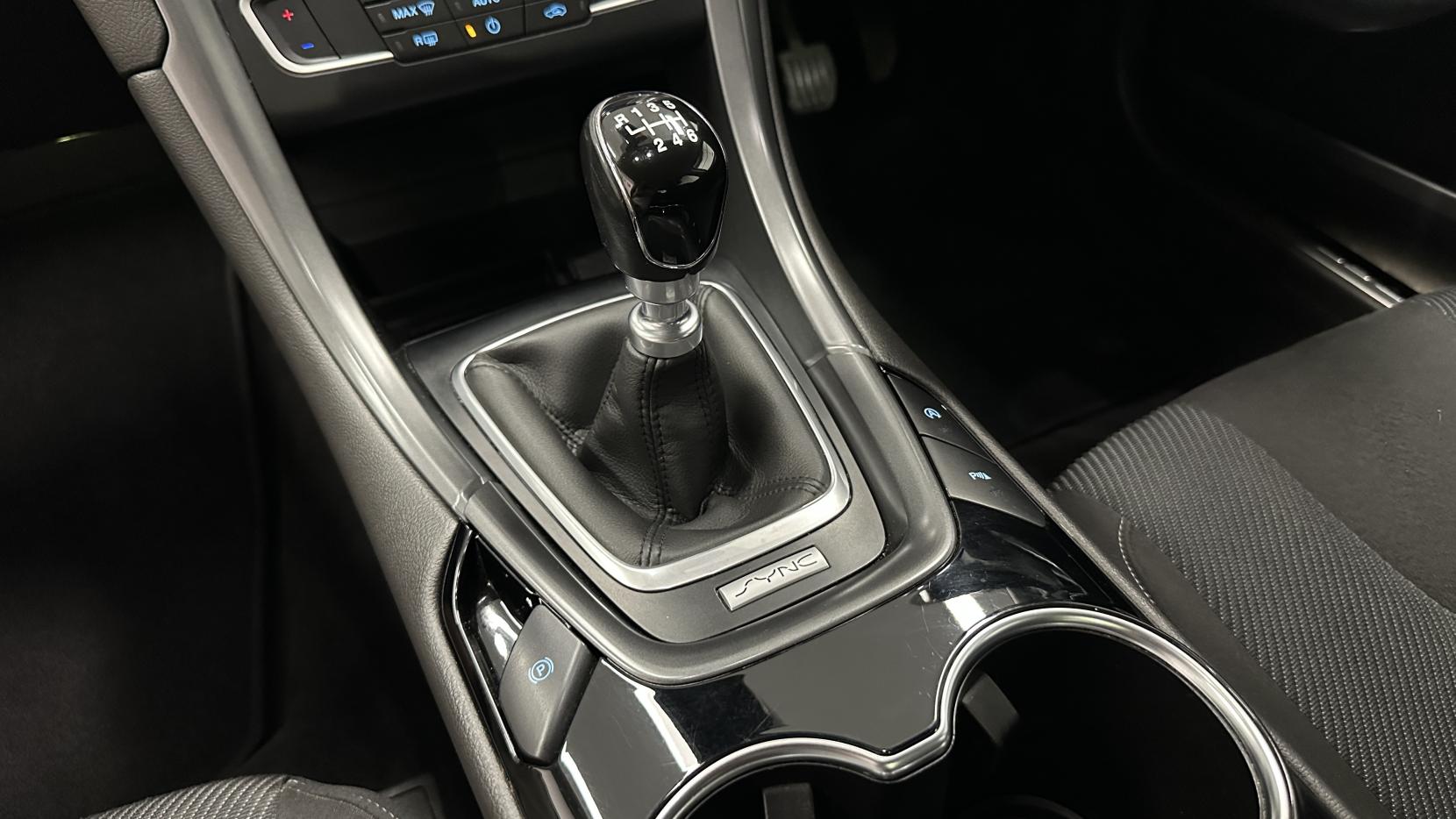 Ford Mondeo 2.0 TDCi Titanium Hatchback 5dr Diesel Manual Euro 6 (s/s) (150 ps)