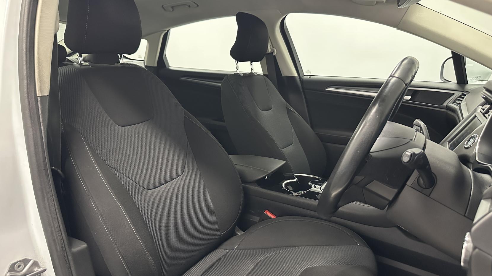 Ford Mondeo 2.0 TDCi Titanium Hatchback 5dr Diesel Manual Euro 6 (s/s) (150 ps)