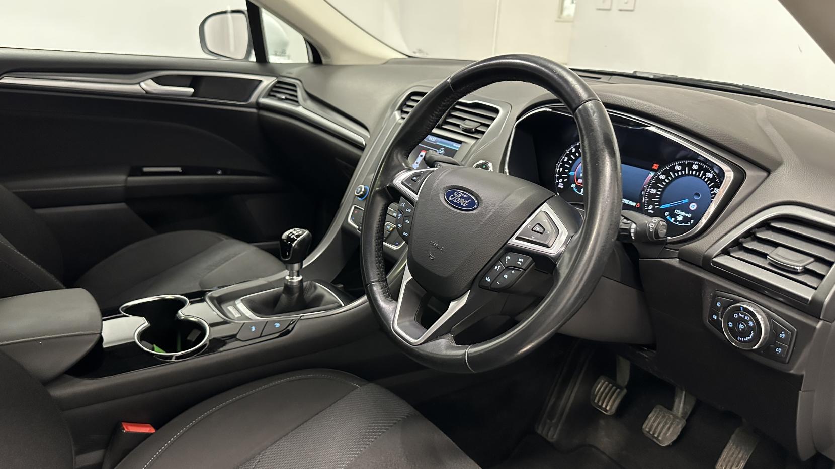 Ford Mondeo 2.0 TDCi Titanium Hatchback 5dr Diesel Manual Euro 6 (s/s) (150 ps)