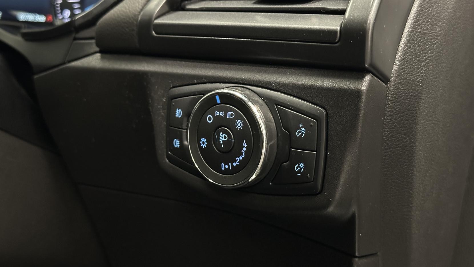 Ford Mondeo 2.0 TDCi Titanium Hatchback 5dr Diesel Manual Euro 6 (s/s) (150 ps)