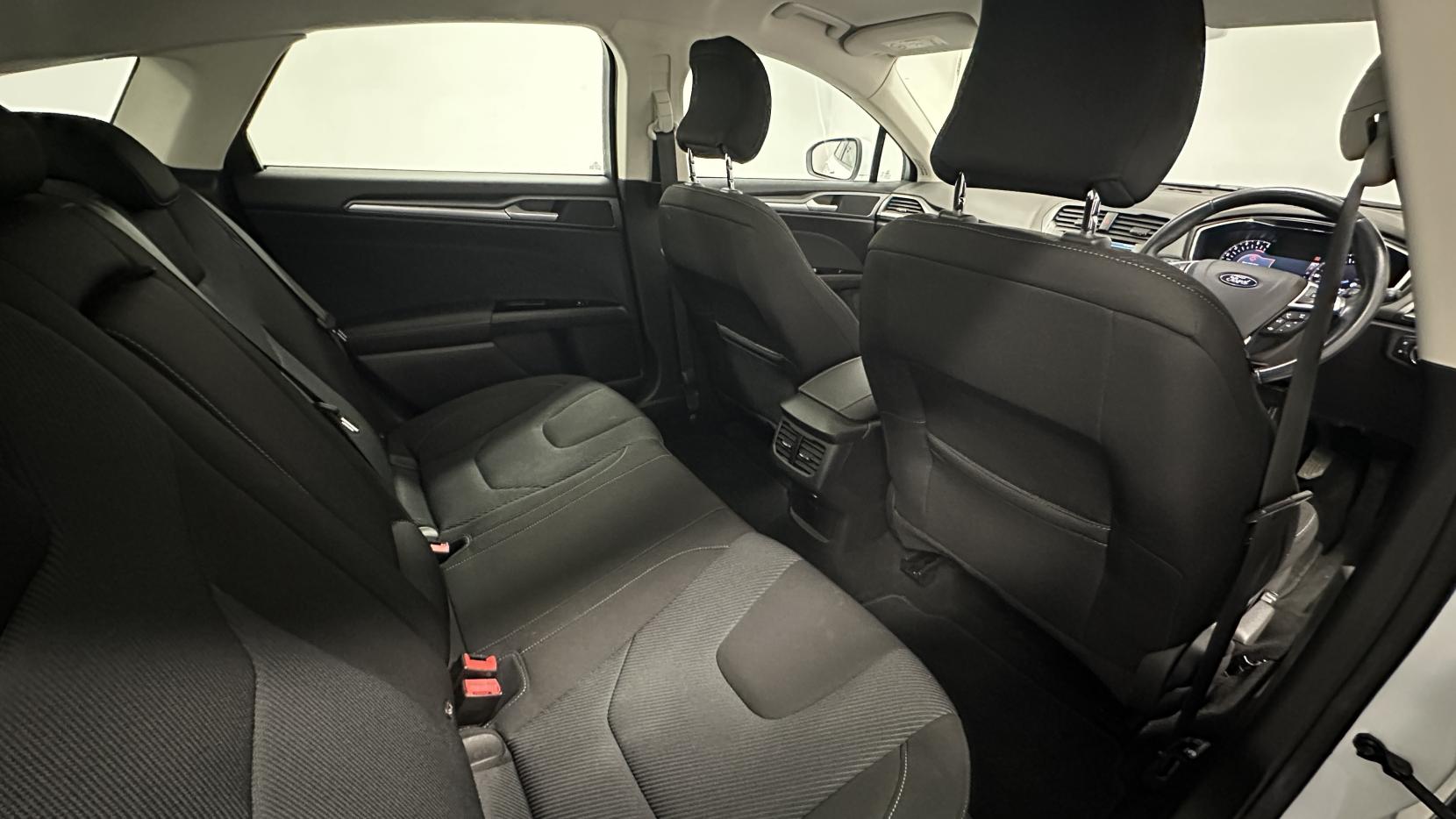 Ford Mondeo 2.0 TDCi Titanium Hatchback 5dr Diesel Manual Euro 6 (s/s) (150 ps)