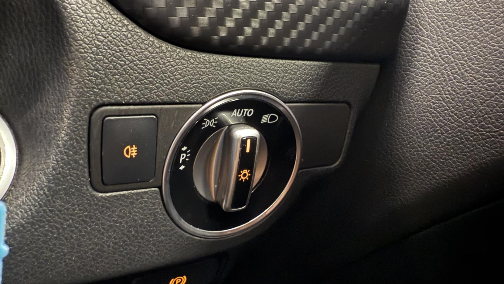 Mercedes-Benz A Class 2.1 A200d AMG Line (Premium Plus) Hatchback 5dr Diesel 7G-DCT Euro 6 (s/s) (136 ps)