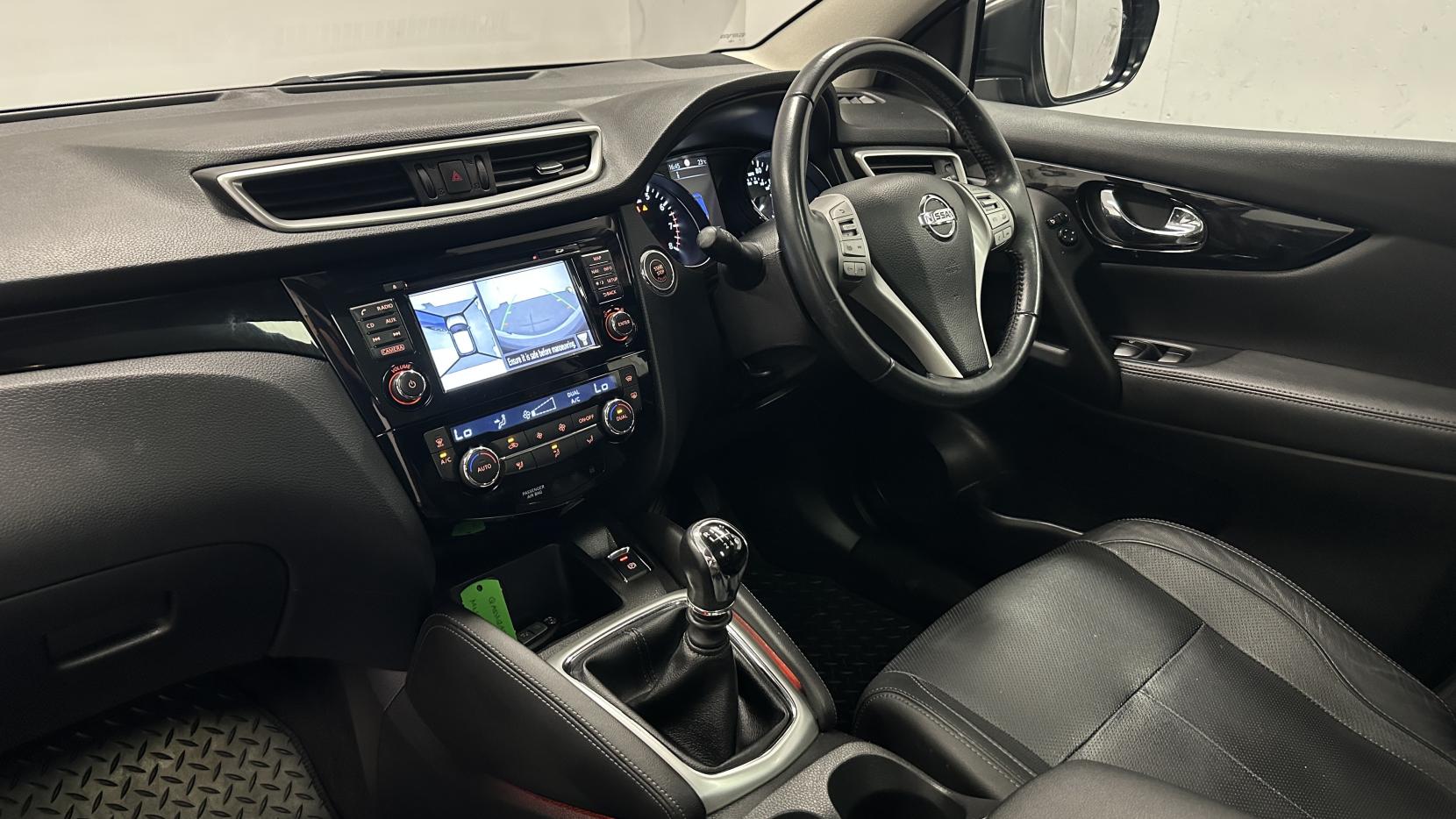 Nissan Qashqai 1.6 DIG-T N-Connecta SUV 5dr Petrol Manual 2WD Euro 6 (s/s) (163 ps)