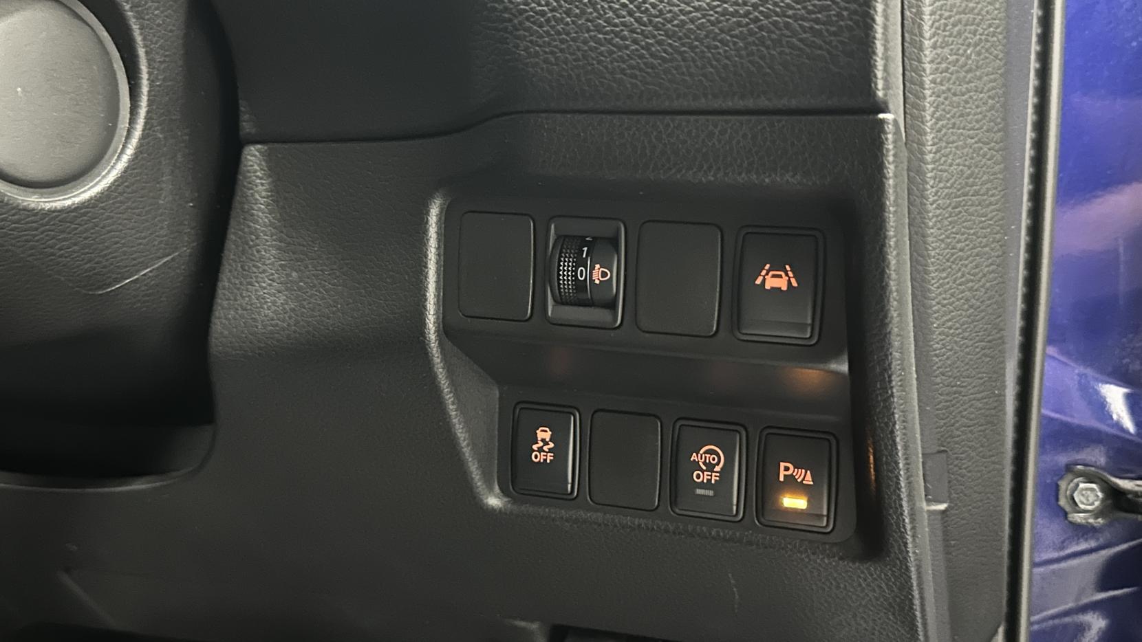 Nissan Qashqai 1.6 DIG-T N-Connecta SUV 5dr Petrol Manual 2WD Euro 6 (s/s) (163 ps)