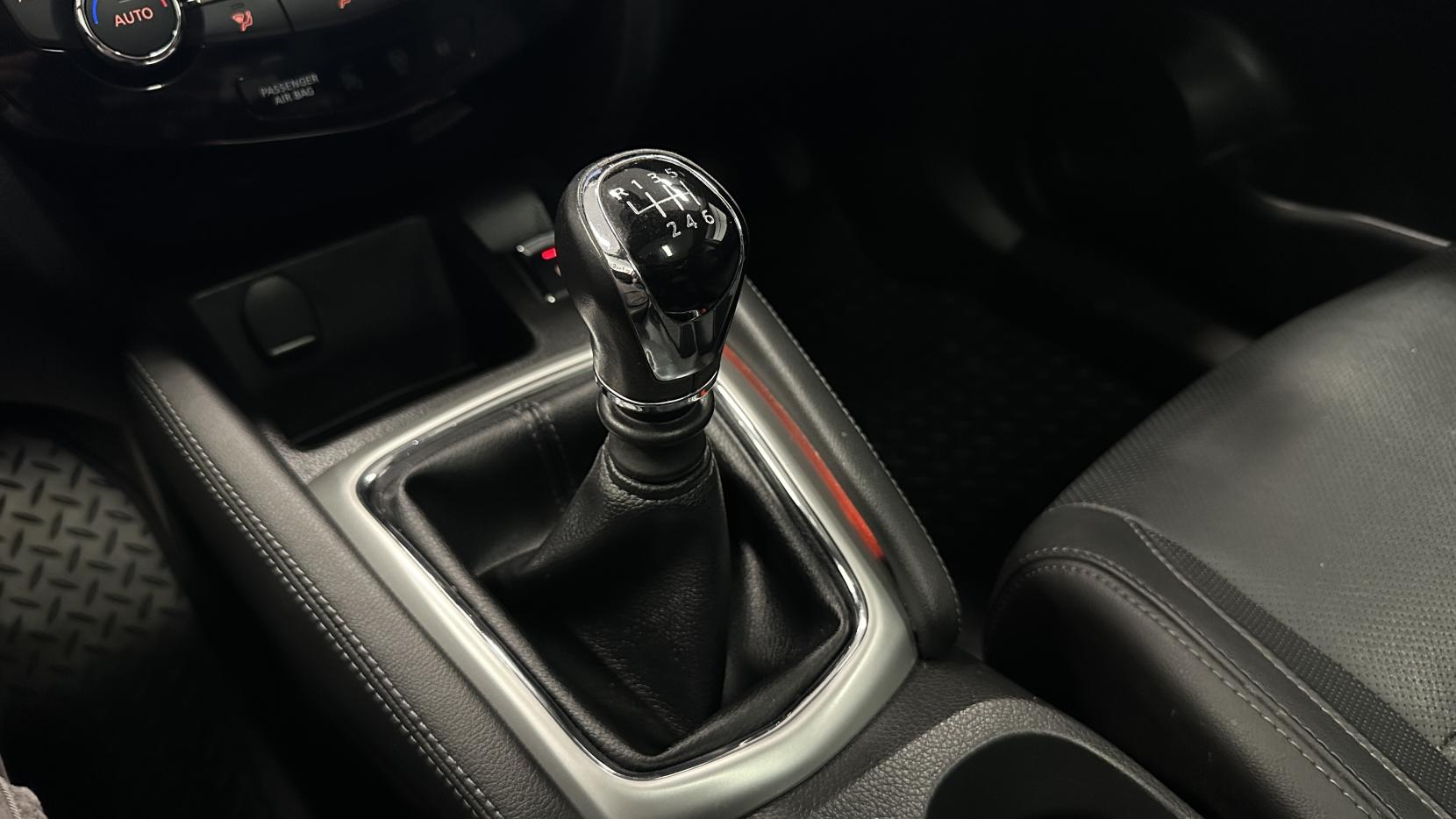 Nissan Qashqai 1.6 DIG-T N-Connecta SUV 5dr Petrol Manual 2WD Euro 6 (s/s) (163 ps)