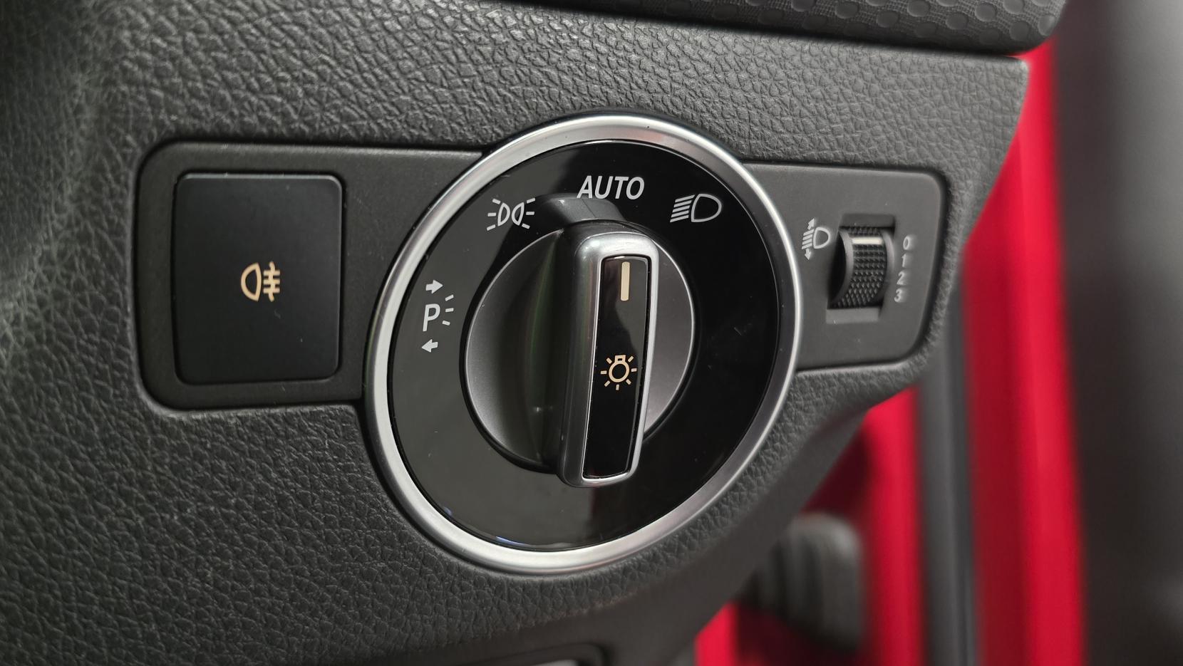Mercedes-Benz A Class 1.6 A180 SE (Executive) Hatchback 5dr Petrol 7G-DCT Euro 6 (s/s) (122 ps)