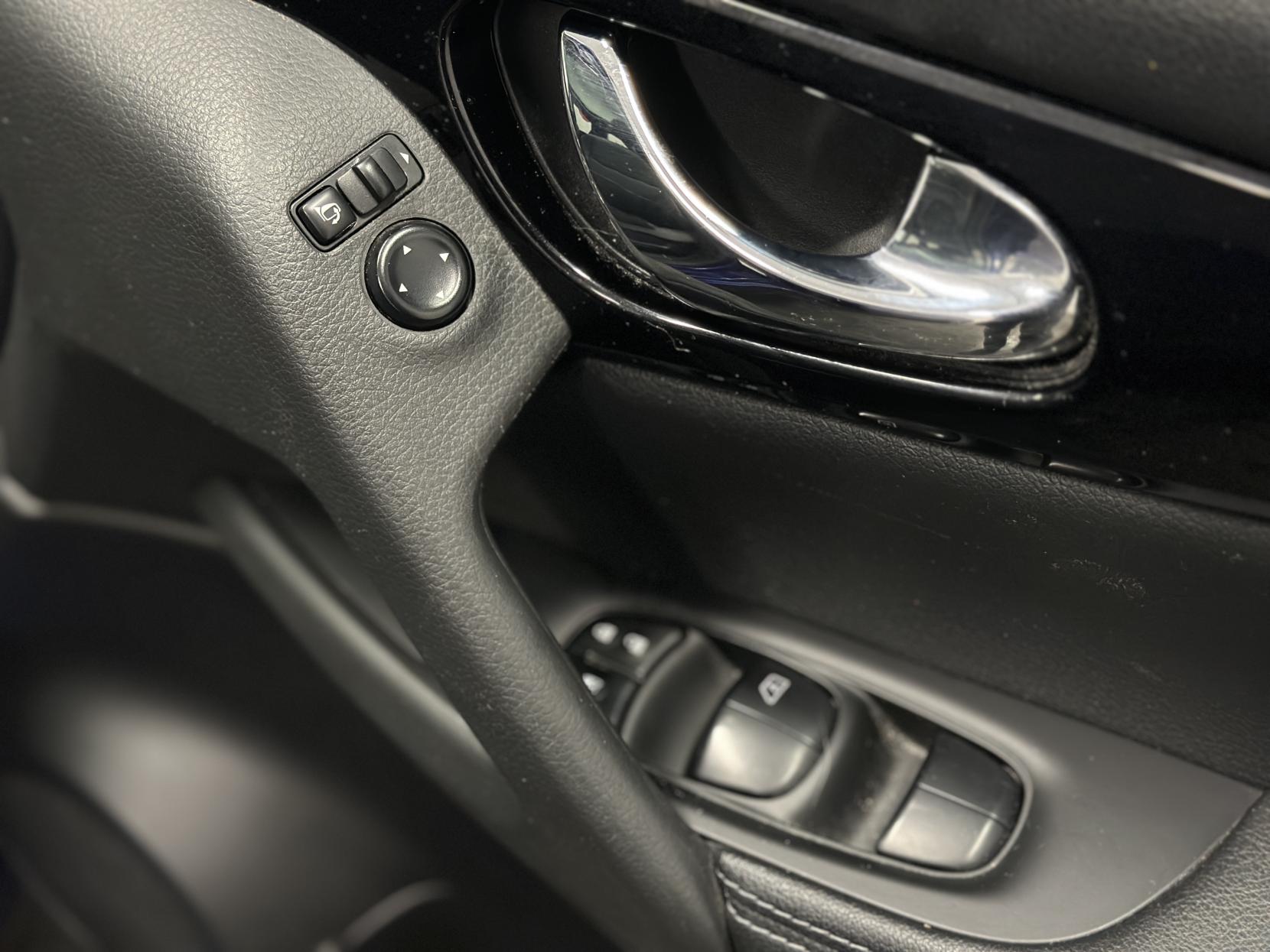 Nissan Qashqai 1.5 dCi Tekna SUV 5dr Diesel Manual 2WD Euro 6 (s/s) (110 ps)