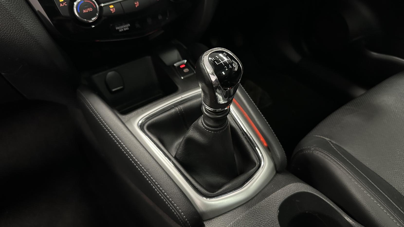 Nissan Qashqai 1.5 dCi Tekna SUV 5dr Diesel Manual 2WD Euro 6 (s/s) (110 ps)