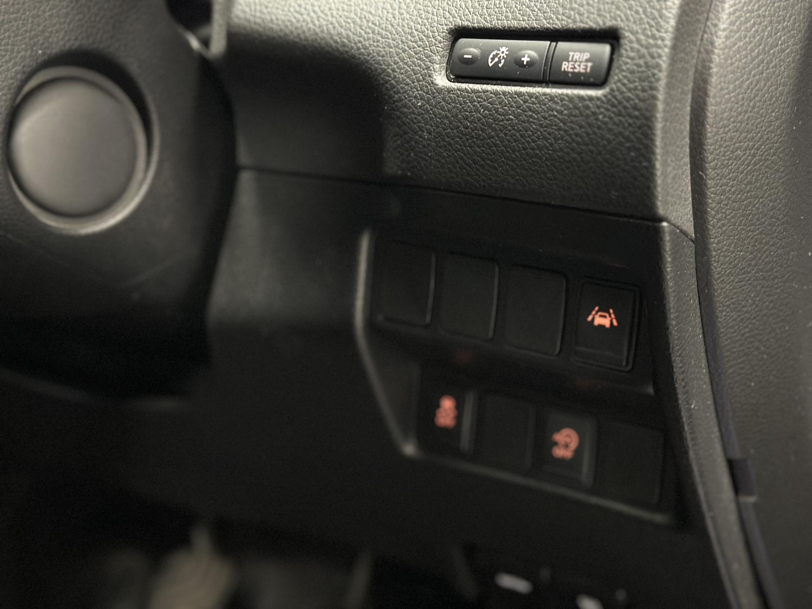 Nissan Qashqai 1.5 dCi Tekna SUV 5dr Diesel Manual 2WD Euro 6 (s/s) (110 ps)