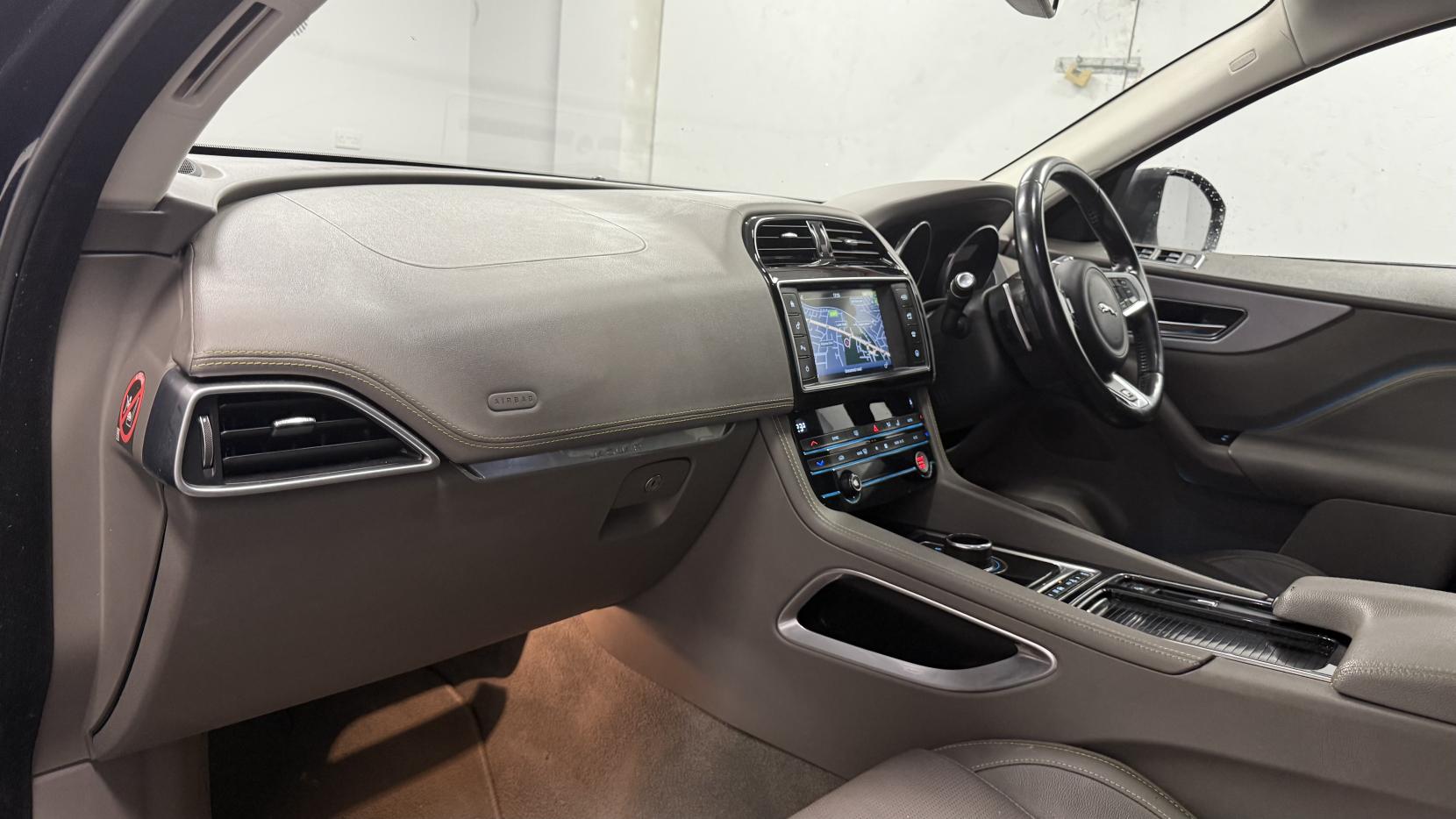Jaguar F-PACE 2.0 D180 R-Sport SUV 5dr Diesel Auto AWD Euro 6 (s/s) (180 ps)