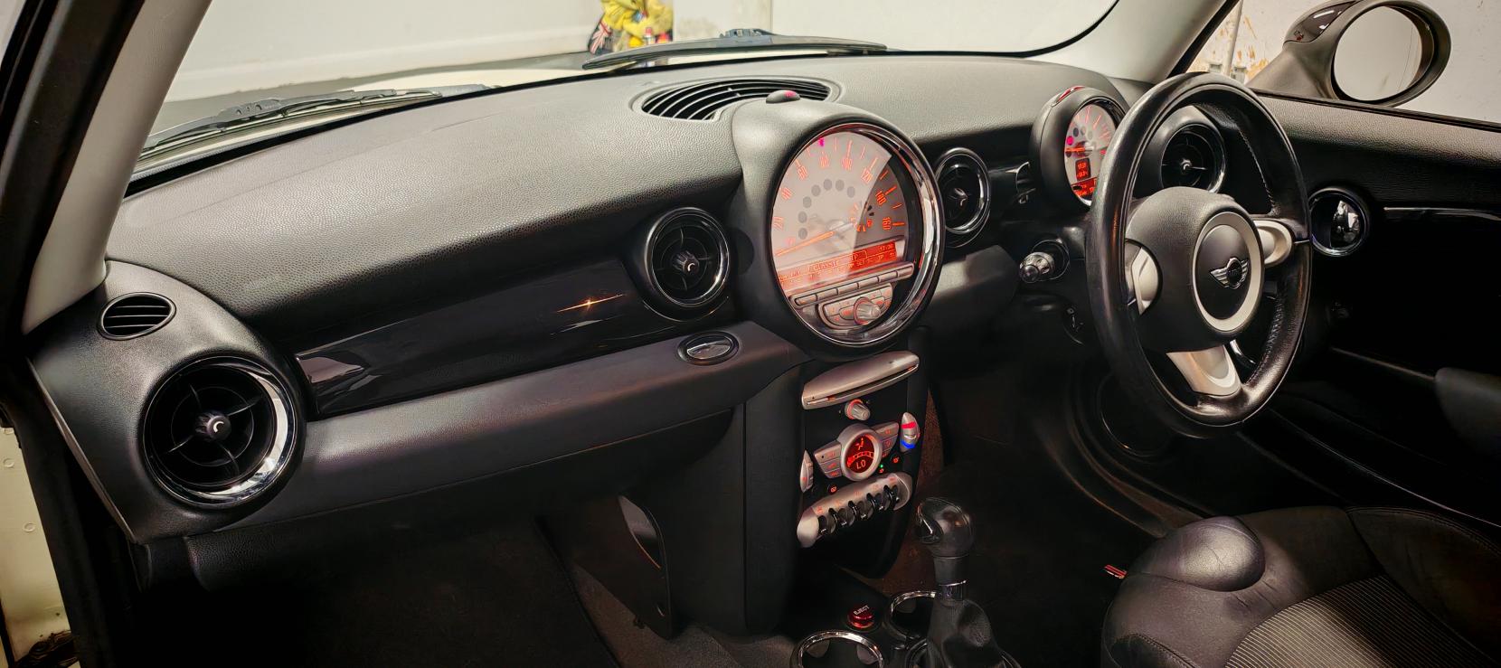 MINI Clubman 1.6 Cooper Estate 5dr Petrol Steptronic Euro 4 (120 ps)