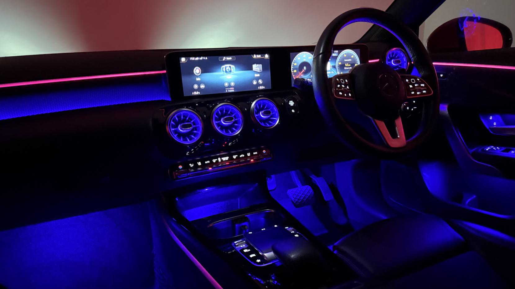 Mercedes-Benz A Class 2.0 A200d Sport (Premium) Hatchback 5dr Diesel 8G-DCT Euro 6 (s/s) (150 ps)