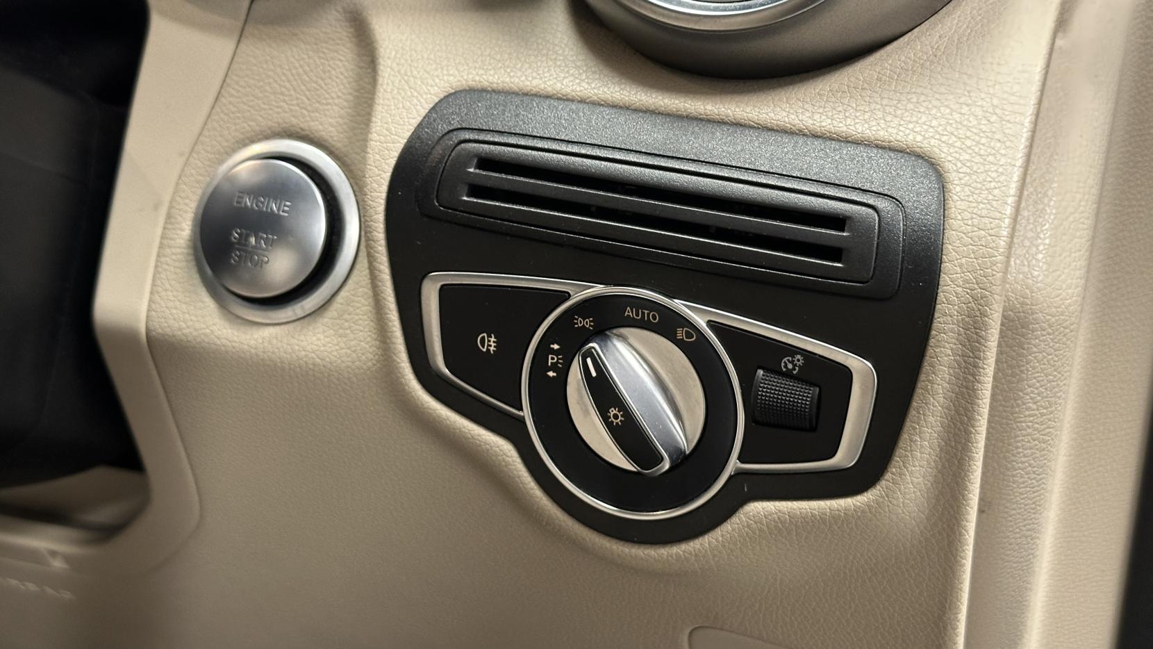 Mercedes-Benz GLC 2.1 GLC220d Sport (Premium) SUV 5dr Diesel G-Tronic+ 4MATIC Euro 6 (s/s) (170 ps)