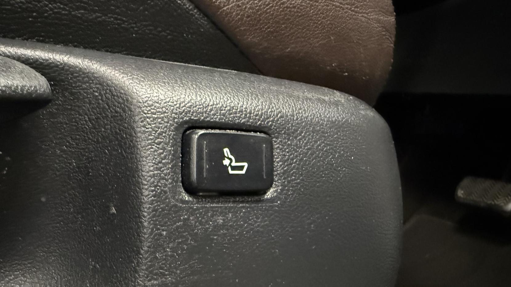 Toyota C-HR 1.8 VVT-h Excel SUV 5dr Petrol Hybrid CVT Euro 6 (s/s) (122 ps)