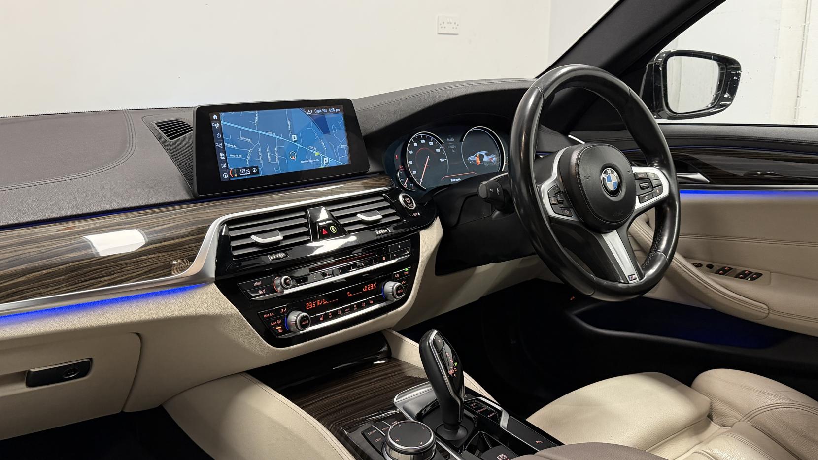 BMW 5 Series 3.0 530d M Sport Saloon 4dr Diesel Auto Euro 6 (s/s) (265 ps)