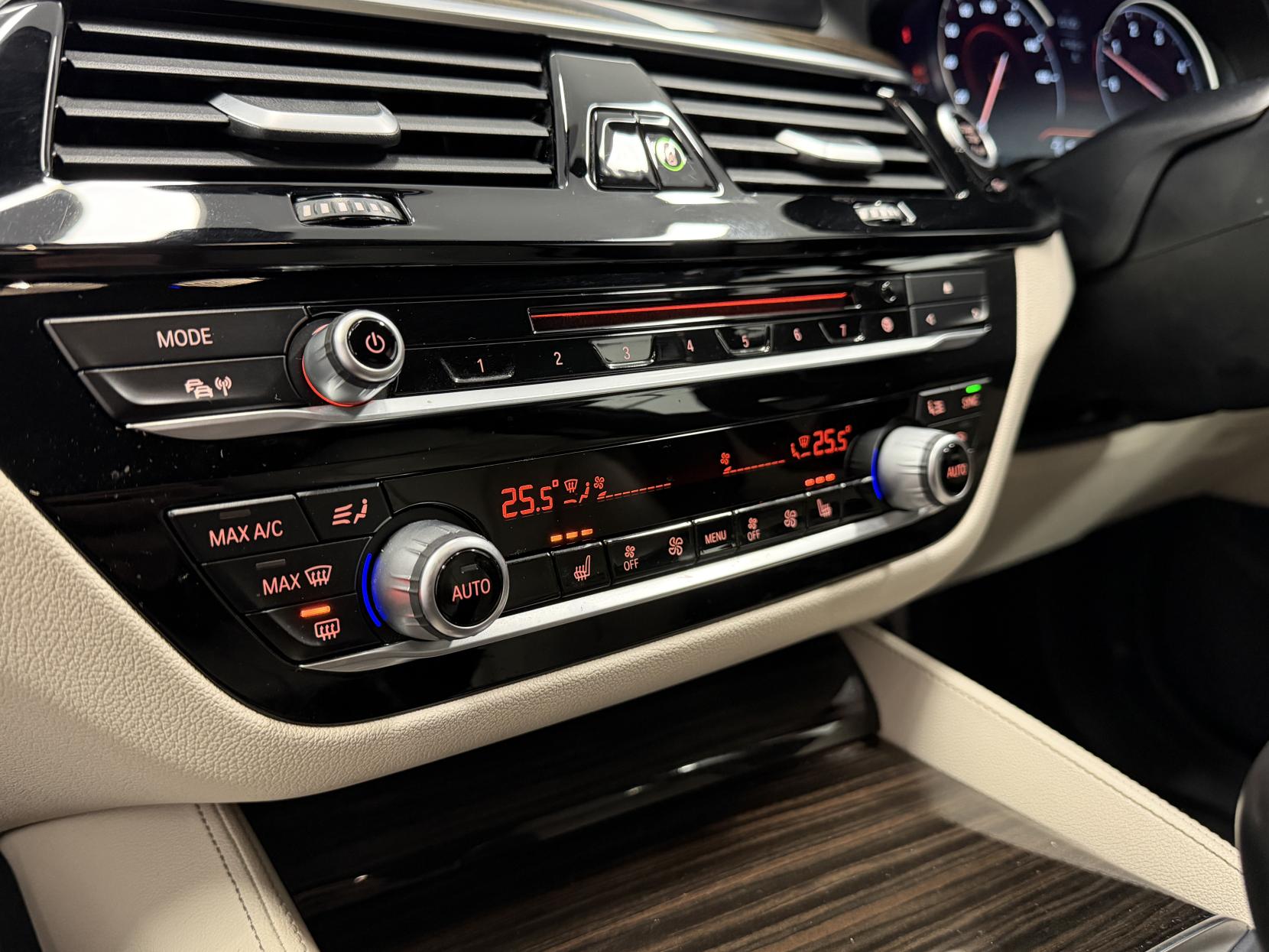 BMW 5 Series 3.0 530d M Sport Saloon 4dr Diesel Auto Euro 6 (s/s) (265 ps)