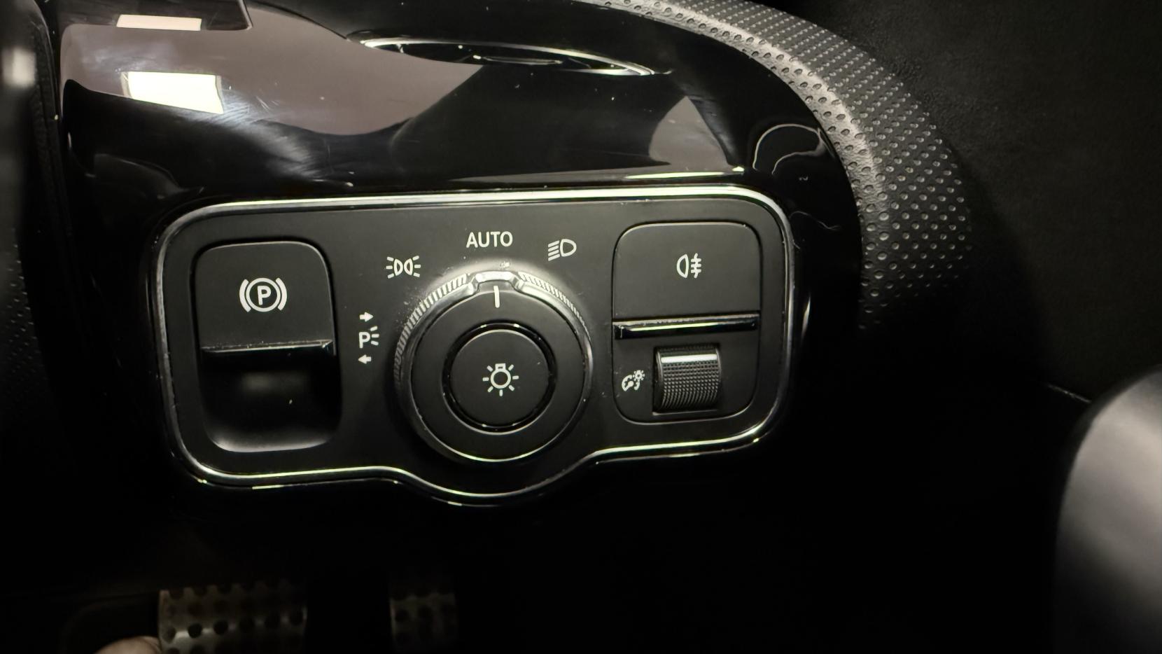 Mercedes-Benz A Class 1.5 A180d AMG Line (Executive) Hatchback 5dr Diesel 7G-DCT Euro 6 (s/s) (116 ps)