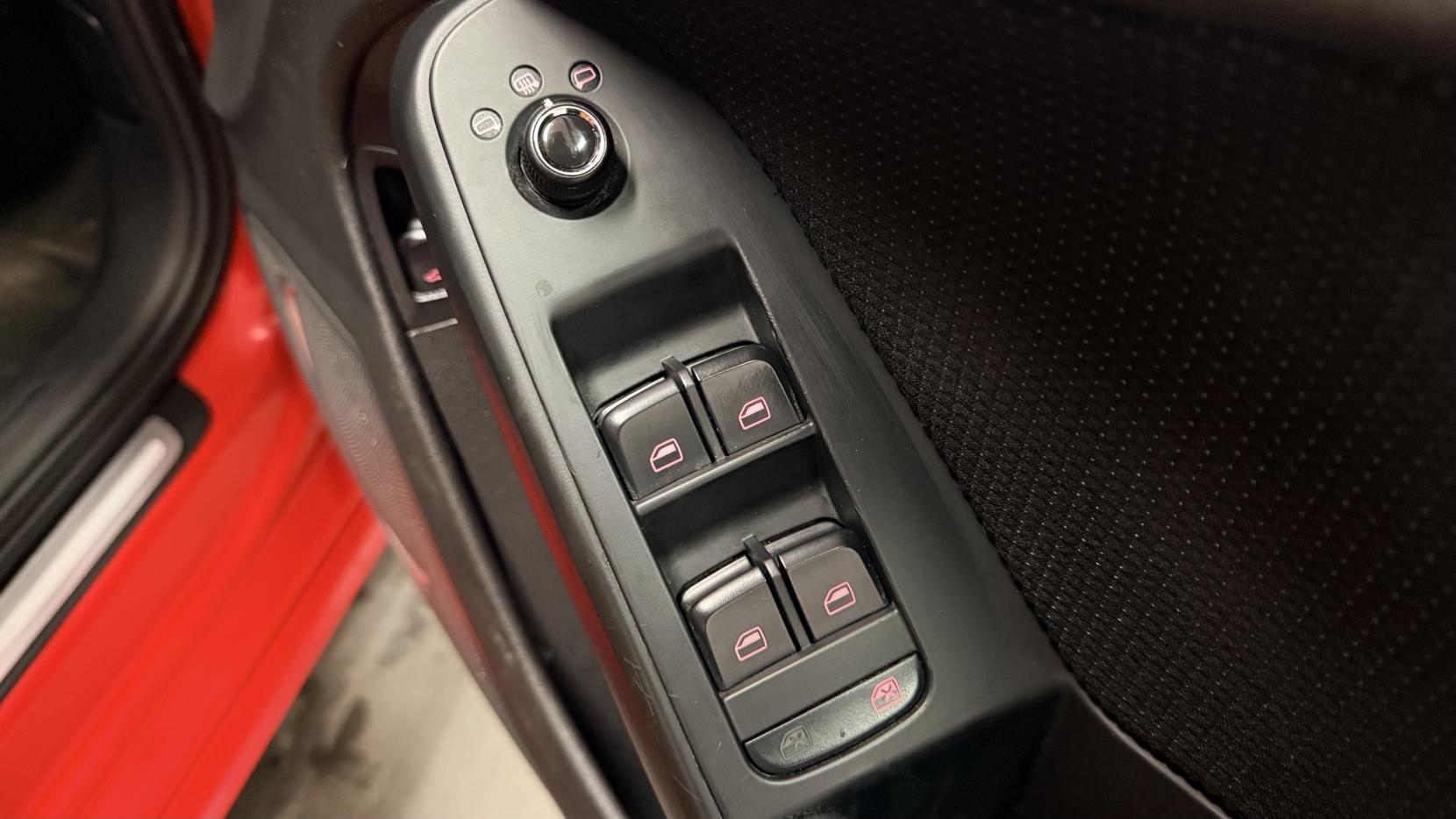 Audi A4 2.0 TDI Black Edition Saloon 4dr Diesel Manual Euro 5 (s/s) (143 ps)