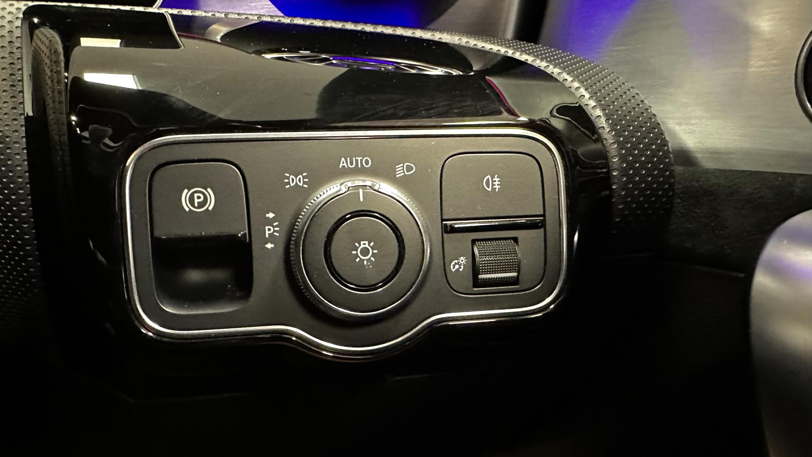 Mercedes-Benz A Class 1.5 A180d AMG Line (Premium Plus) Hatchback 5dr Diesel 7G-DCT Euro 6 (s/s) (116 ps)