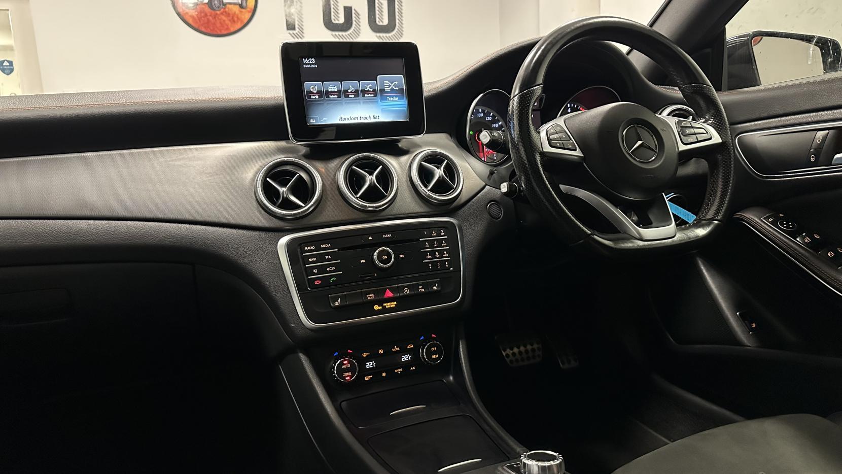 Mercedes-Benz CLA 2.1 CLA220d OrangeArt Coupe 4dr Diesel 7G-DCT Euro 6 (s/s) (177 ps)