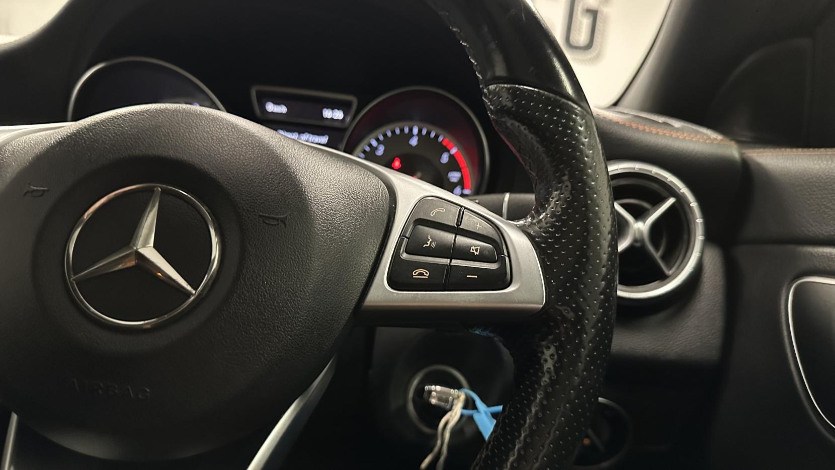 Mercedes-Benz CLA 2.1 CLA220d OrangeArt Coupe 4dr Diesel 7G-DCT Euro 6 (s/s) (177 ps)