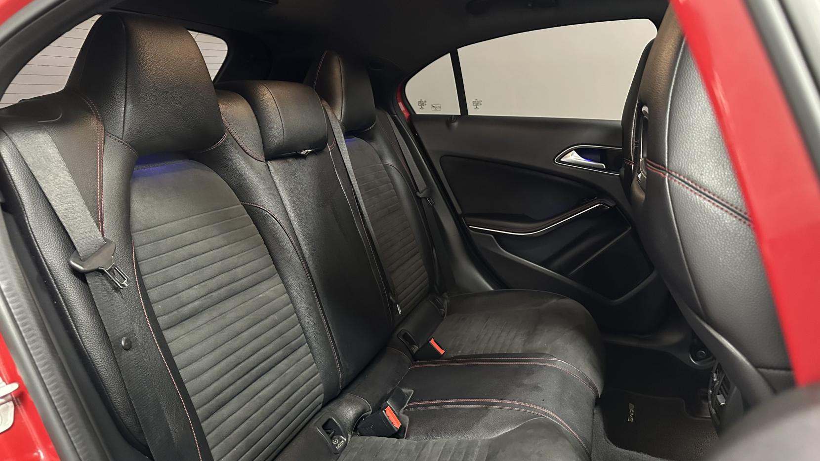 Mercedes-Benz A Class 2.1 A200d AMG Line (Premium Plus) Hatchback 5dr Diesel 7G-DCT Euro 6 (s/s) (136 ps)