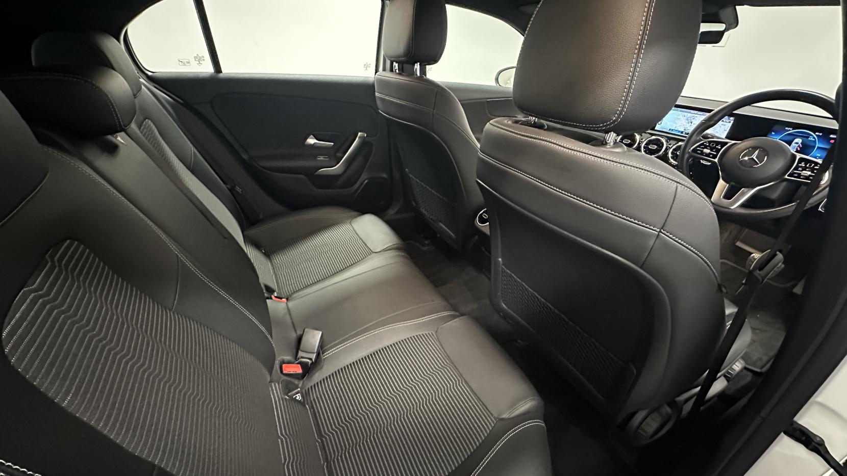 Mercedes-Benz A Class 1.5 A180d Sport (Executive) Hatchback 5dr Diesel 7G-DCT Euro 6 (s/s) (116 ps)