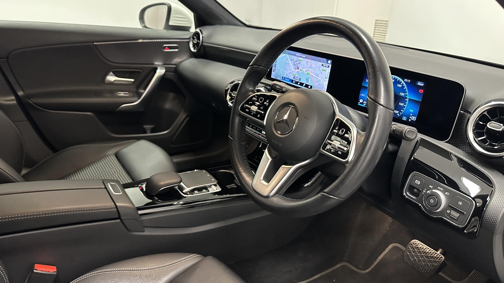 Mercedes-Benz A Class 1.5 A180d Sport (Executive) Hatchback 5dr Diesel 7G-DCT Euro 6 (s/s) (116 ps)