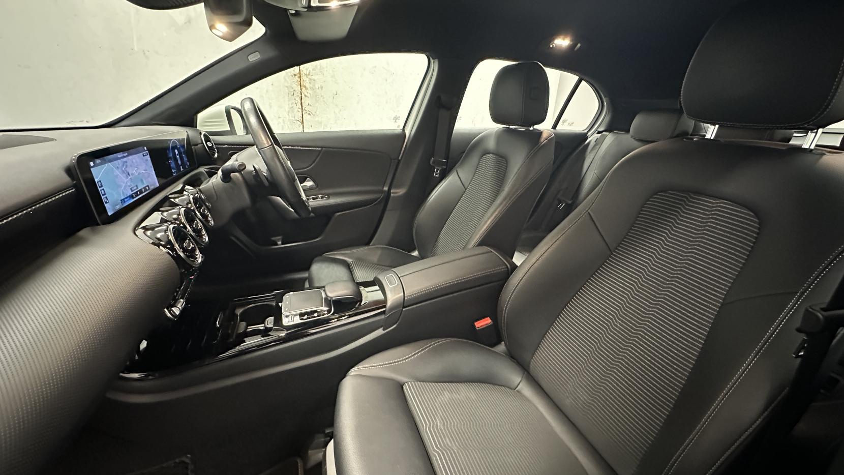 Mercedes-Benz A Class 1.5 A180d Sport (Executive) Hatchback 5dr Diesel 7G-DCT Euro 6 (s/s) (116 ps)