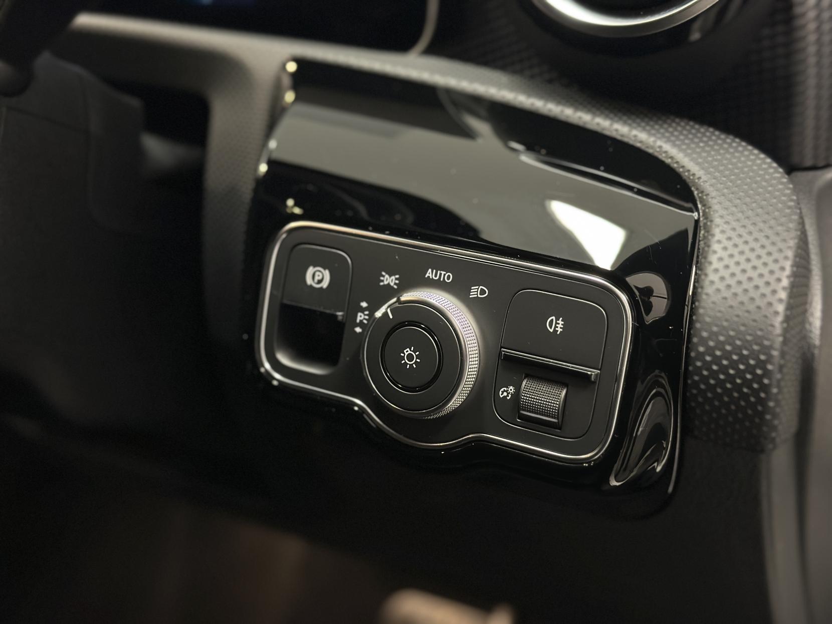 Mercedes-Benz A Class 1.5 A180d Sport (Executive) Hatchback 5dr Diesel 7G-DCT Euro 6 (s/s) (116 ps)