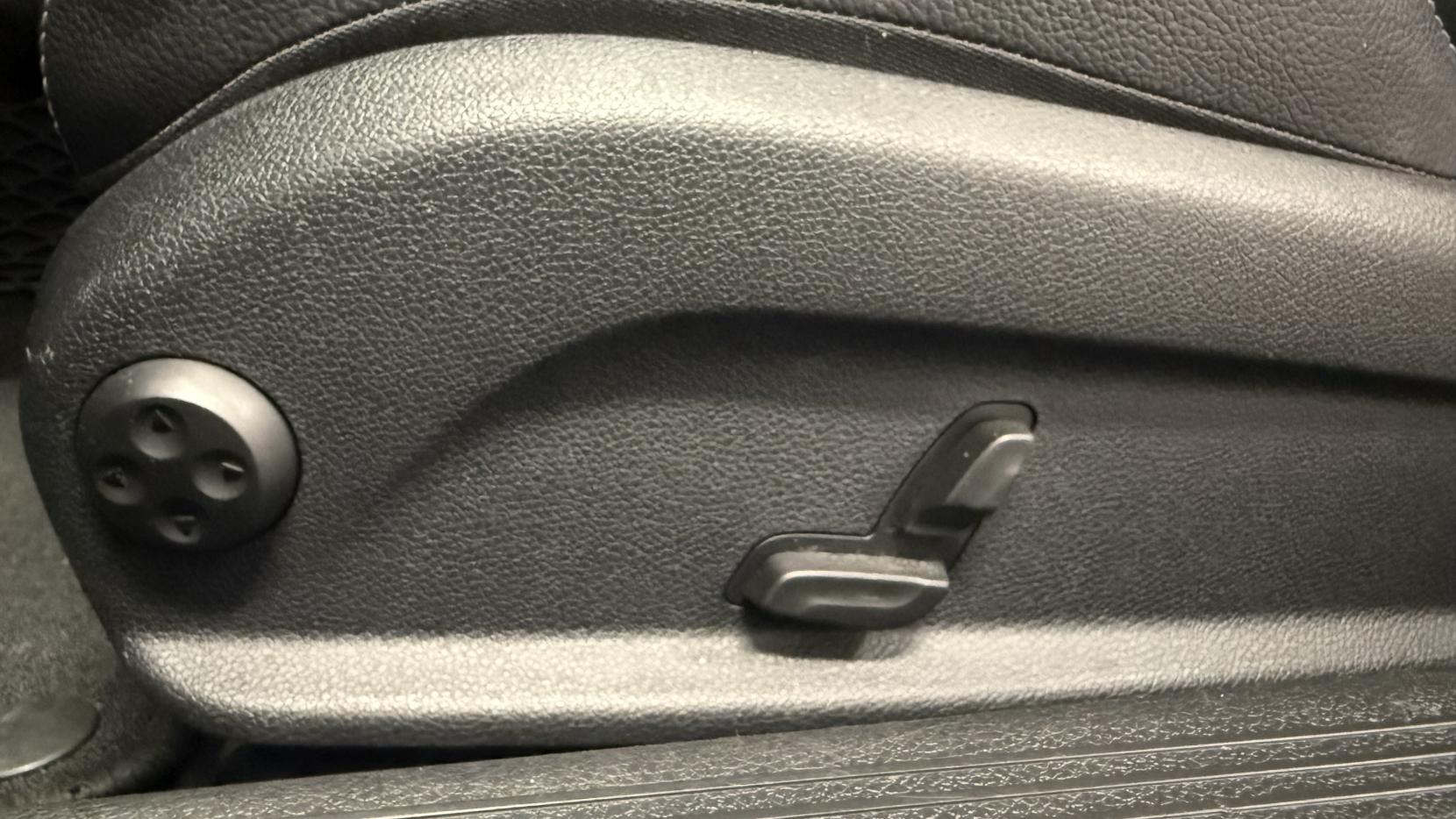 Mercedes-Benz C Class 2.0 C300d AMG Line (Premium) Coupe 2dr Diesel G-Tronic+ Euro 6 (s/s) (245 ps)