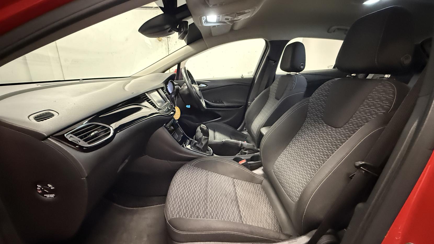 Vauxhall Astra 1.6i Turbo SRi Hatchback 5dr Petrol Manual Euro 6 (s/s) (200 ps)