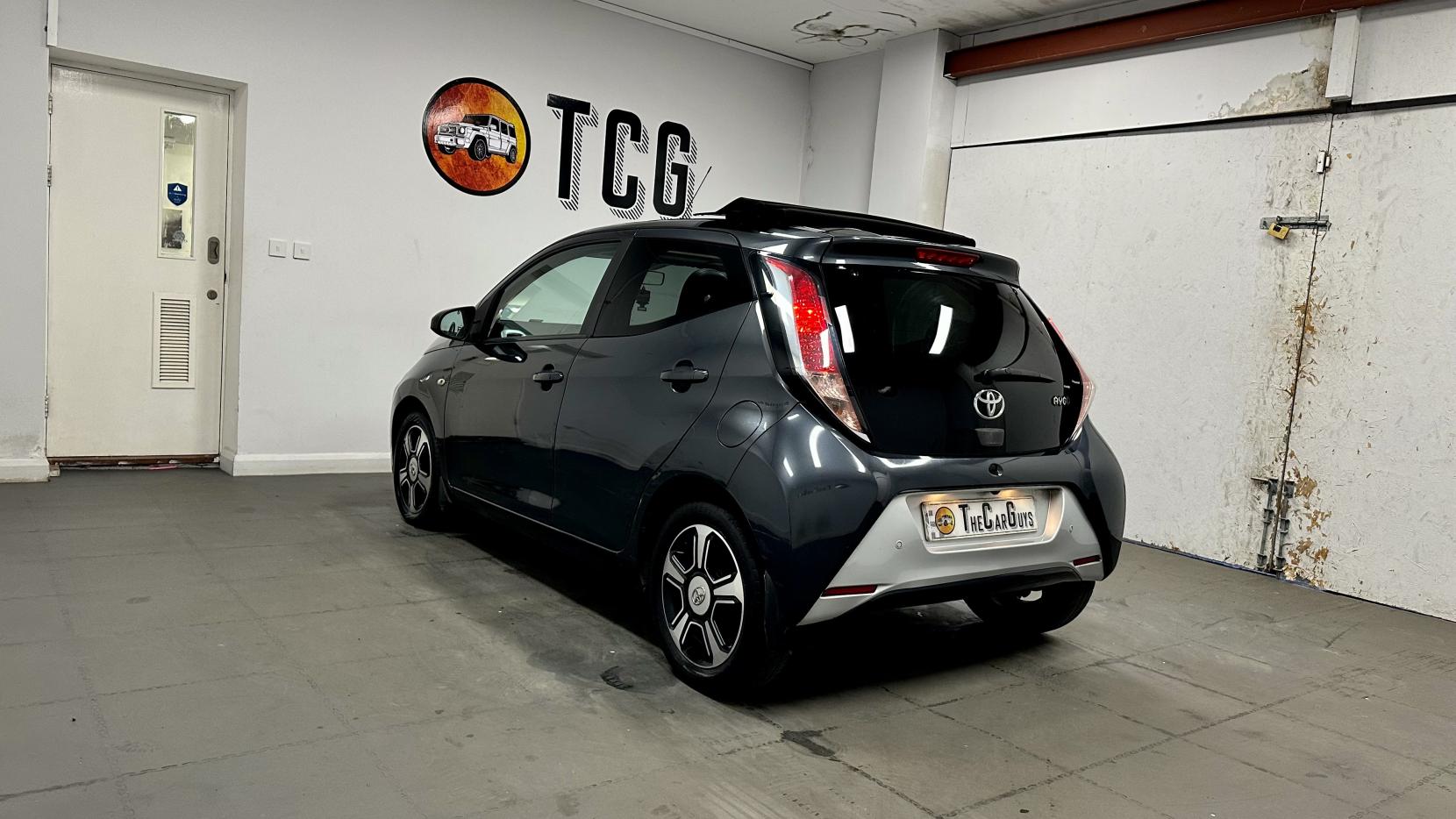 Toyota AYGO 1.0 VVT-i x-clusiv 2 x-wave 5dr Petrol Manual Euro 6 (68 ps)