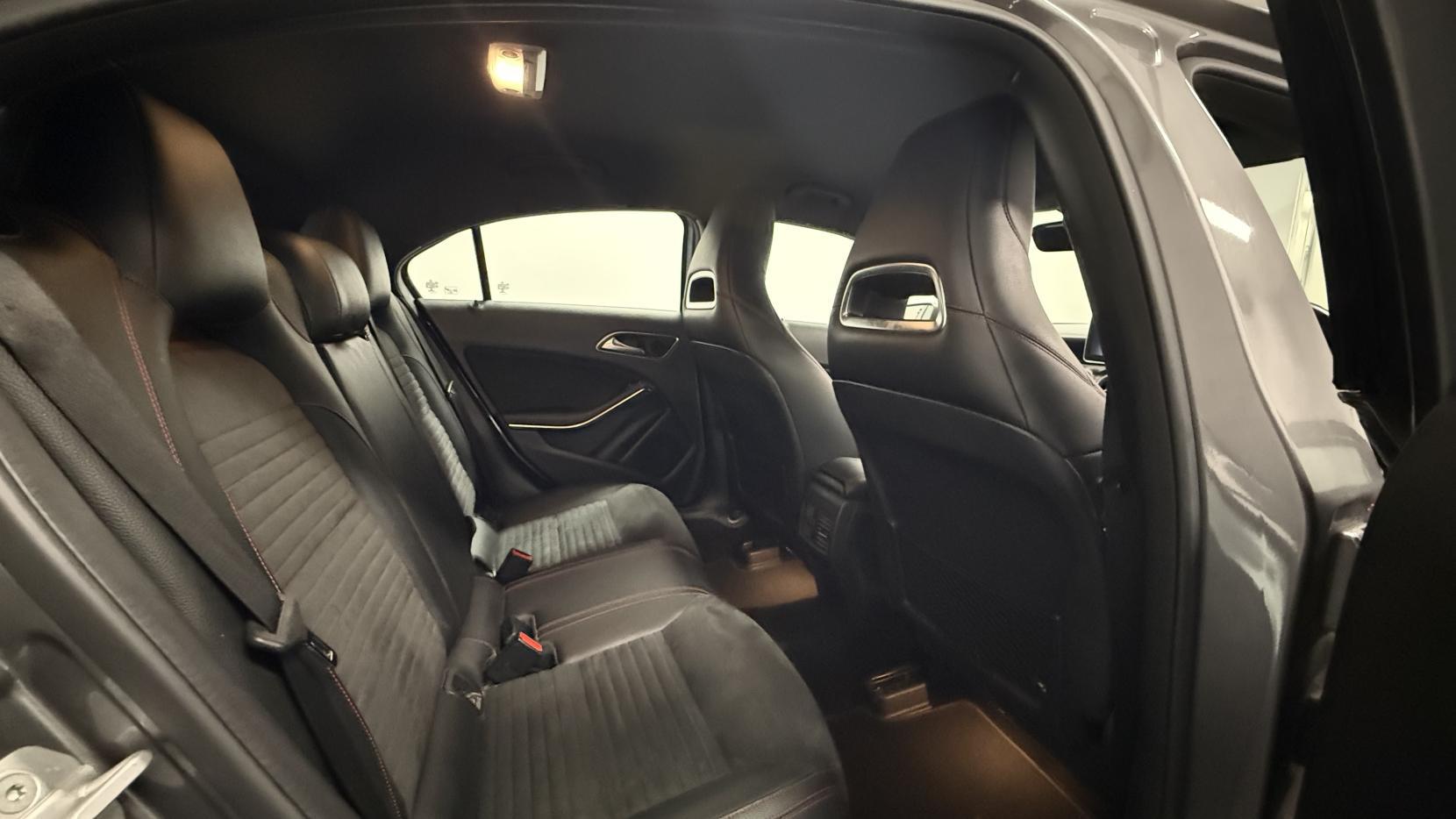 Mercedes-Benz A Class 2.1 A200d AMG Line Hatchback 5dr Diesel 7G-DCT Euro 6 (s/s) (136 ps)