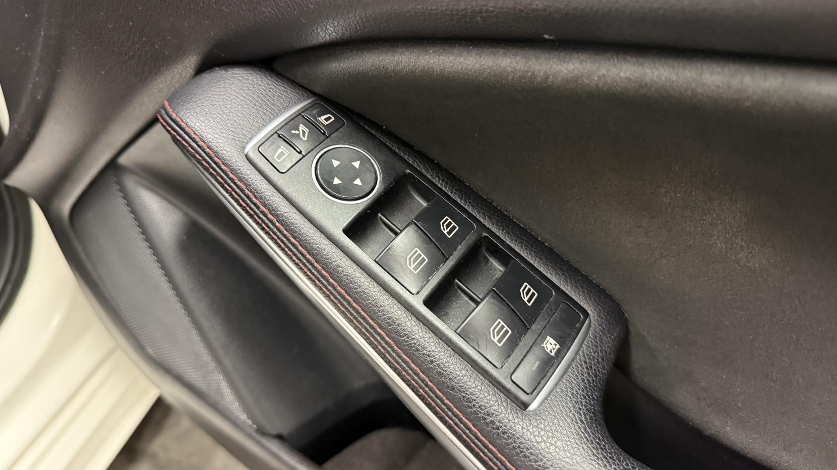 Mercedes-Benz A Class 1.6 A200 AMG Line (Premium Plus) Hatchback 5dr Petrol 7G-DCT Euro 6 (s/s) (156 ps)